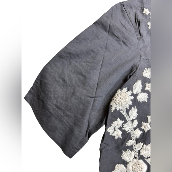 IVY JANE charcoal gray white Embroidered short sleeve flowy blouse top NWT - Picture 2 of 4